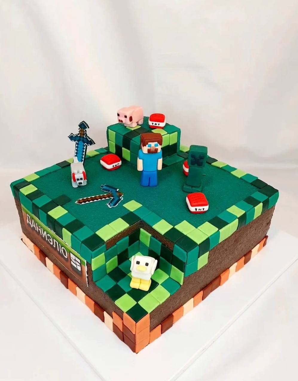 Minecraft-themed cake